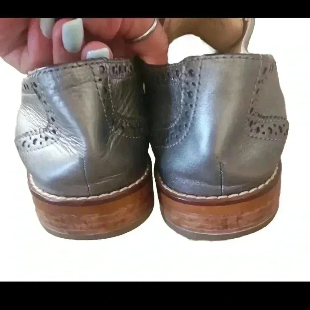 Cole Haan Womens Metallic Silver Oxford Shoe 8